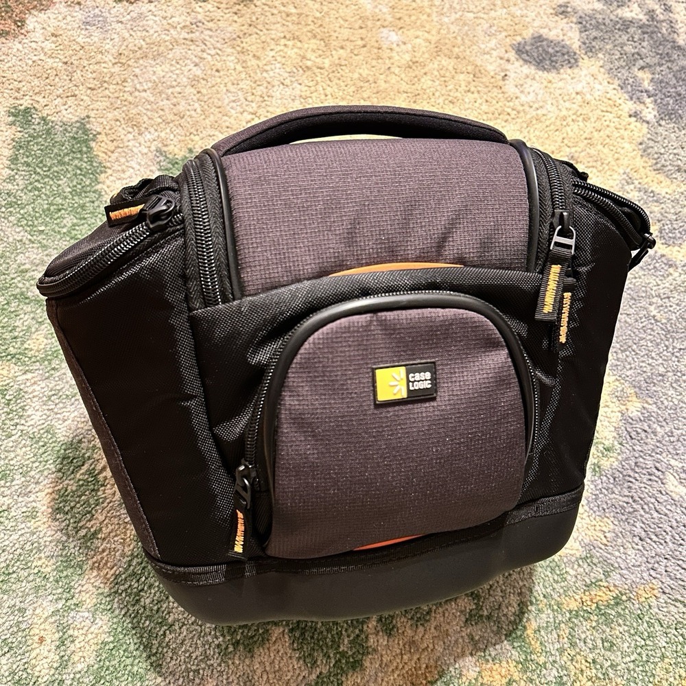 CASE LOGIC Camera Bag SLR Suspension System Adjustable Strap Medium SLRC202 NWOT